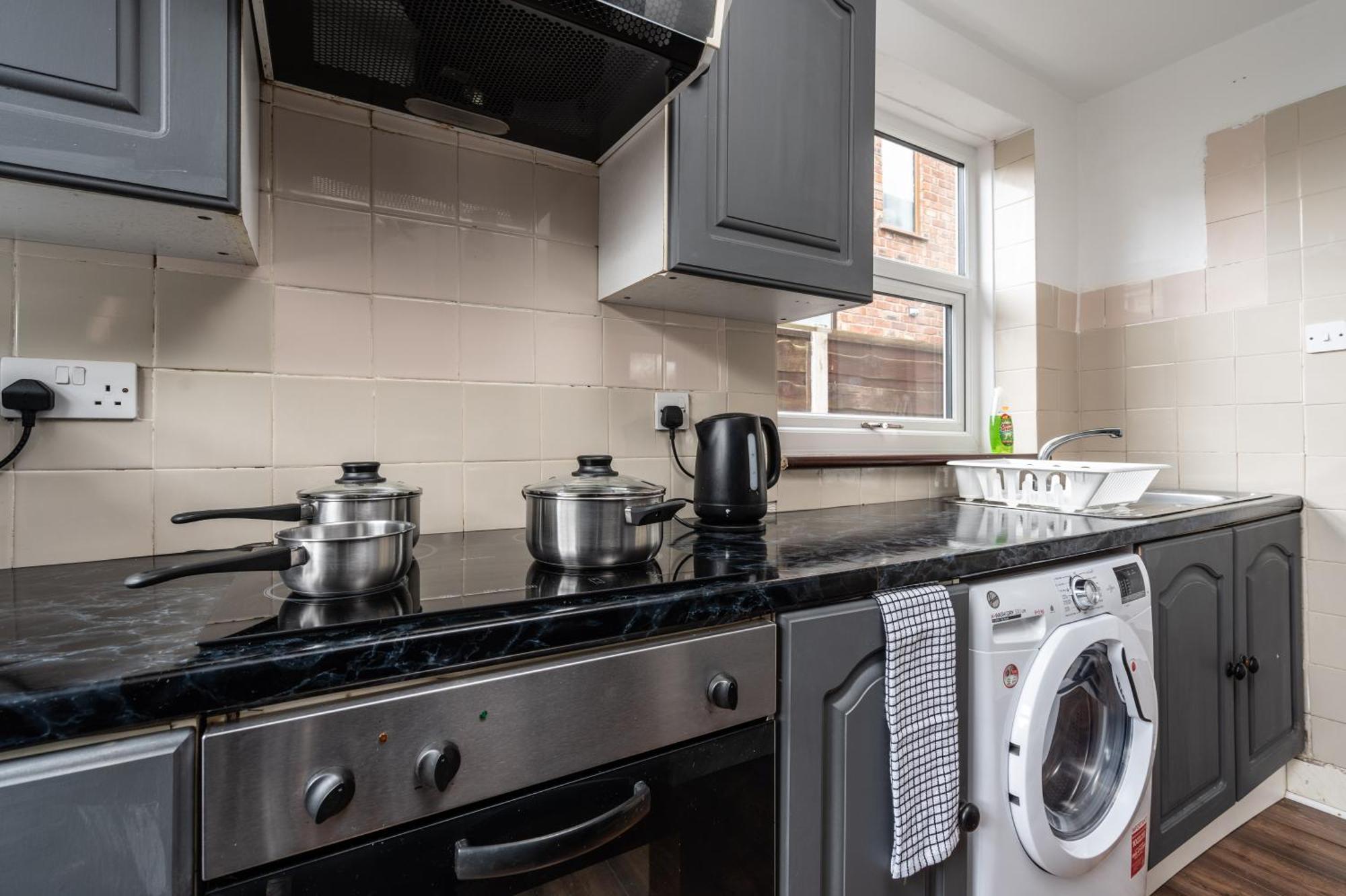 Comfy 3Br Home - Pool Table - Games - Sleeps 8 Manchester Buitenkant foto