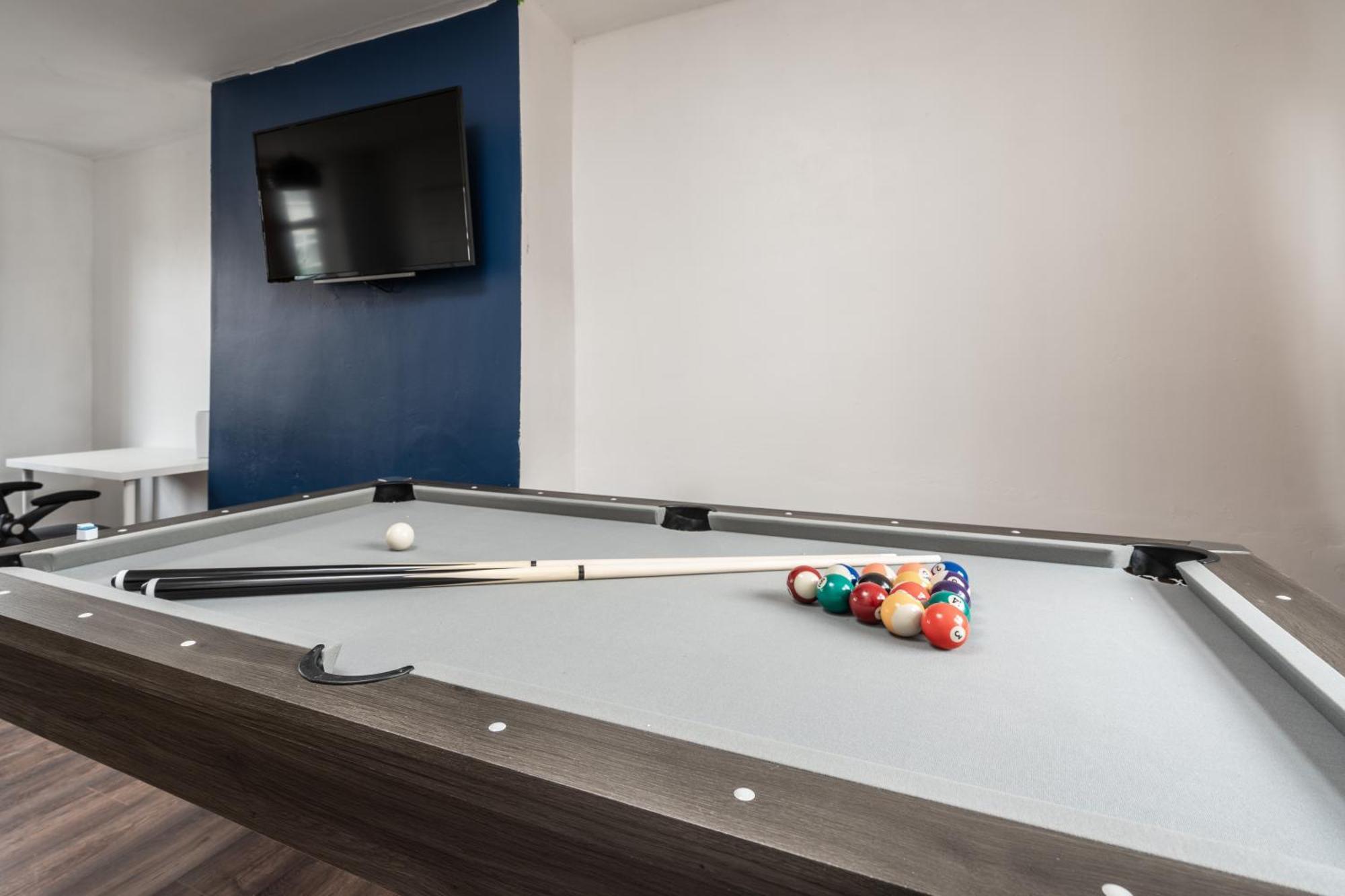 Comfy 3Br Home - Pool Table - Games - Sleeps 8 Manchester Buitenkant foto