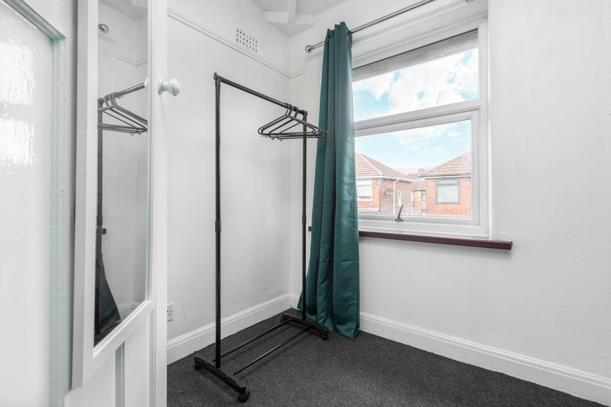 Comfy 3Br Home - Pool Table - Games - Sleeps 8 Manchester Buitenkant foto