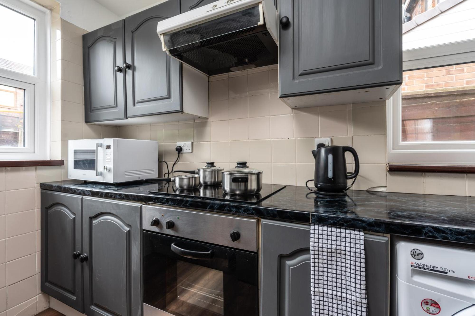 Comfy 3Br Home - Pool Table - Games - Sleeps 8 Manchester Buitenkant foto